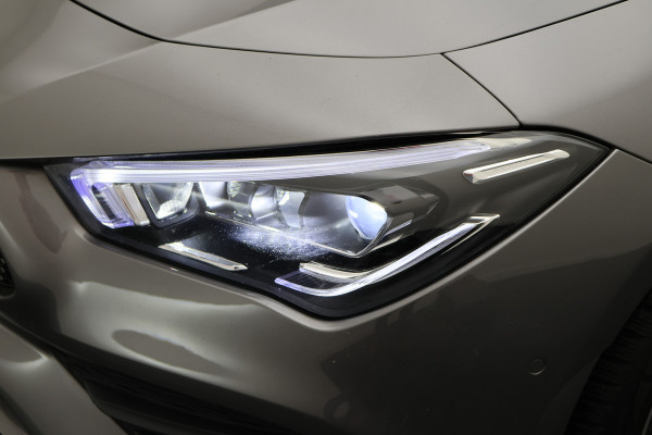 Mercedes-Benz CLA-Klasse Shooting Brake 250 e Premium Plus AMG Panoramadak, ACC, Camera, Sfeerverlichting, Trekhaak, Widescreen, 18"