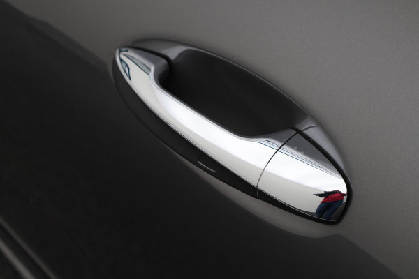 Mercedes-Benz CLA-Klasse Shooting Brake 250 e Premium Plus AMG Panoramadak, ACC, Camera, Sfeerverlichting, Trekhaak, Widescreen, 18"