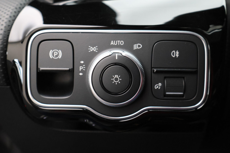 Mercedes-Benz CLA-Klasse Shooting Brake 250 e Premium Plus AMG Panoramadak, ACC, Camera, Sfeerverlichting, Trekhaak, Widescreen, 18"