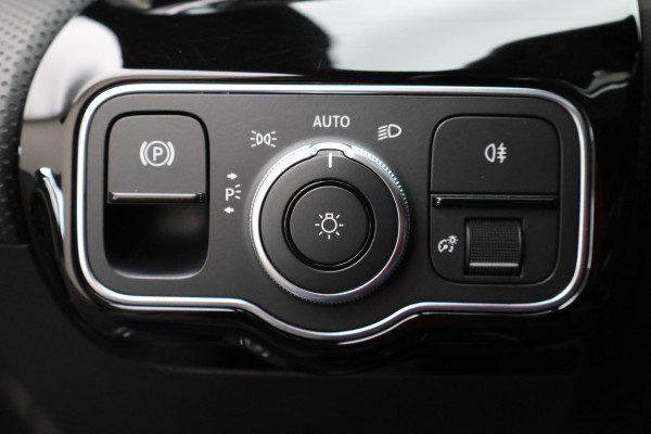 Mercedes-Benz CLA-Klasse Shooting Brake 250 e Premium Plus AMG Panoramadak, ACC, Camera, Sfeerverlichting, Trekhaak, Widescreen, 18"