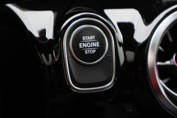 Mercedes-Benz CLA-Klasse Shooting Brake 250 e Premium Plus AMG Panoramadak, ACC, Camera, Sfeerverlichting, Trekhaak, Widescreen, 18"