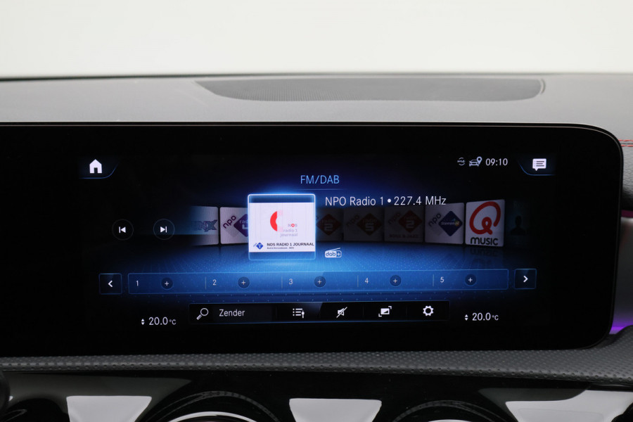 Mercedes-Benz CLA-Klasse Shooting Brake 250 e Premium Plus AMG Panoramadak, ACC, Camera, Sfeerverlichting, Trekhaak, Widescreen, 18"