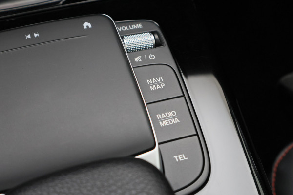 Mercedes-Benz CLA-Klasse Shooting Brake 250 e Premium Plus AMG Panoramadak, ACC, Camera, Sfeerverlichting, Trekhaak, Widescreen, 18"