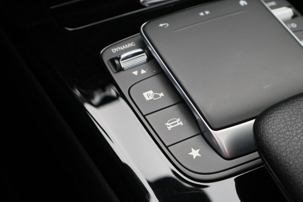 Mercedes-Benz CLA-Klasse Shooting Brake 250 e Premium Plus AMG Panoramadak, ACC, Camera, Sfeerverlichting, Trekhaak, Widescreen, 18"