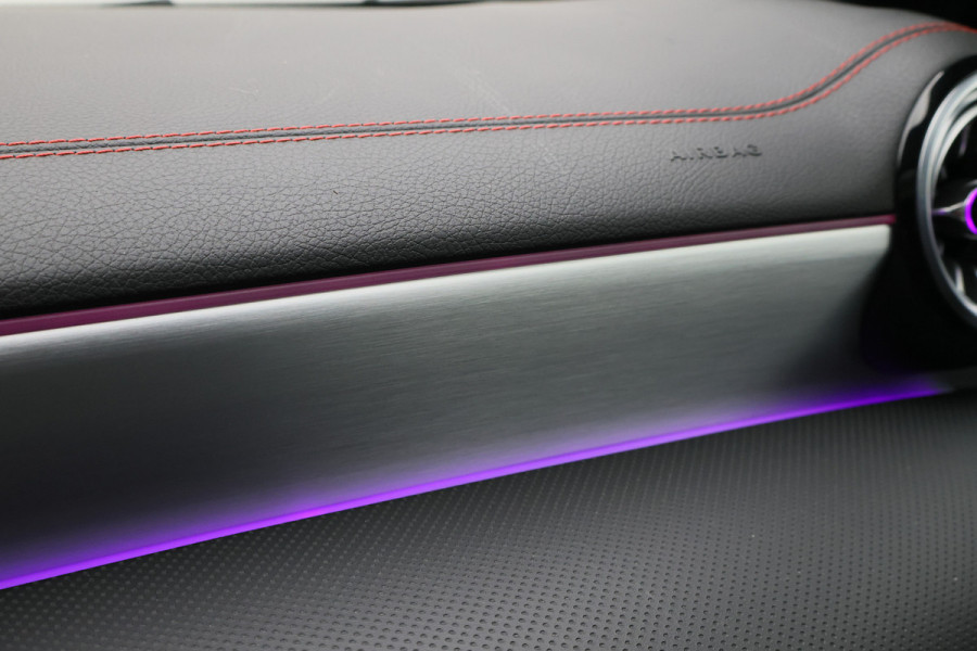 Mercedes-Benz CLA-Klasse Shooting Brake 250 e Premium Plus AMG Panoramadak, ACC, Camera, Sfeerverlichting, Trekhaak, Widescreen, 18"