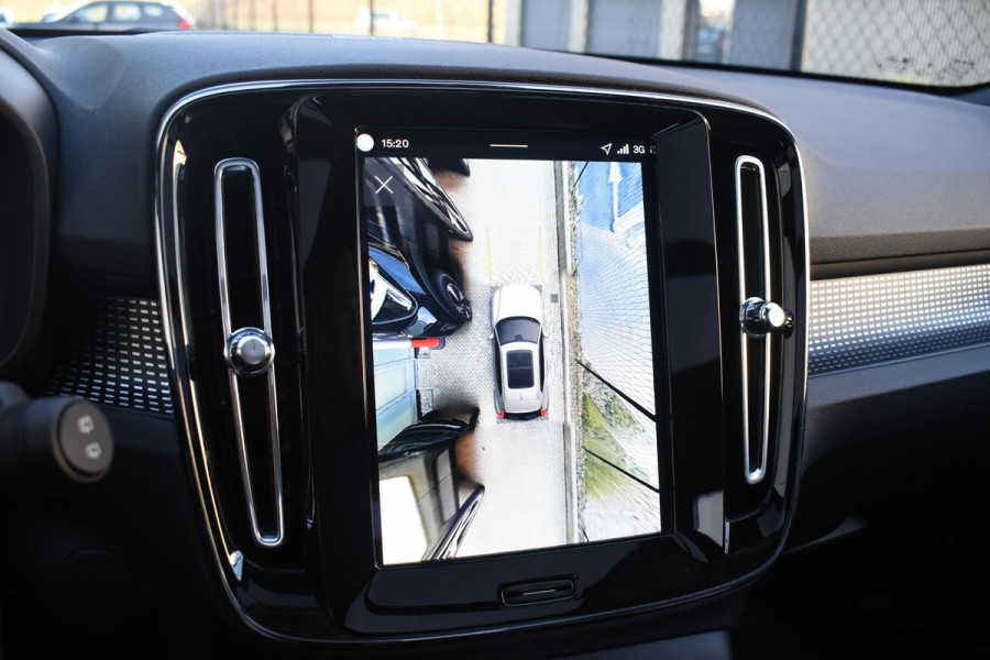 Volvo EX40 252PK Single Motor Extended Range 82 kWh Plus / Lounge Pakket / Panoramadak / 360 Camera / Extra getint glas / 20'' Velgen / MicroTech/Nubuck bekleding