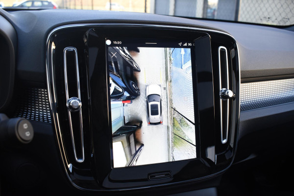 Volvo EX40 252PK Single Motor Extended Range 82 kWh Plus / Lounge Pakket / Panoramadak / 360 Camera / Extra getint glas / 20'' Velgen / MicroTech/Nubuck bekleding