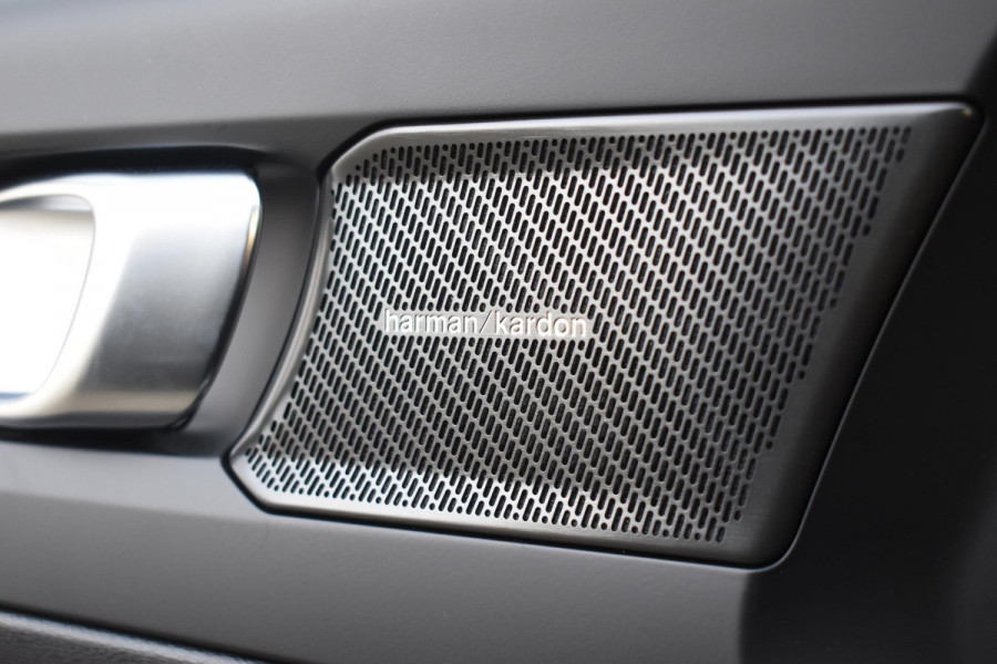 Volvo EX40 252PK Single Motor Extended Range 82 kWh Plus / Lounge Pakket / Panoramadak / 360 Camera / Extra getint glas / 20'' Velgen / MicroTech/Nubuck bekleding