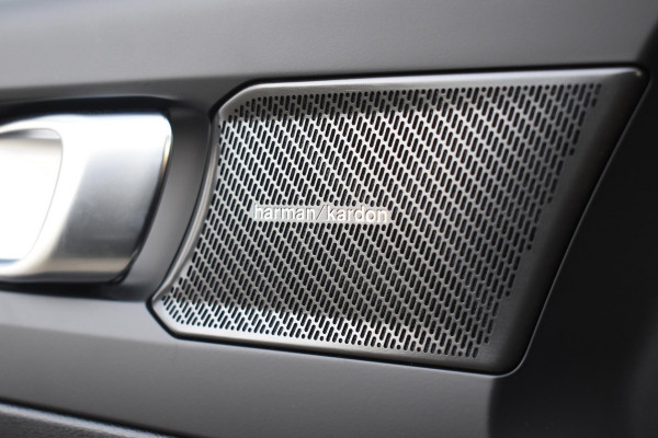 Volvo EX40 252PK Single Motor Extended Range 82 kWh Plus / Lounge Pakket / Panoramadak / 360 Camera / Extra getint glas / 20'' Velgen / MicroTech/Nubuck bekleding