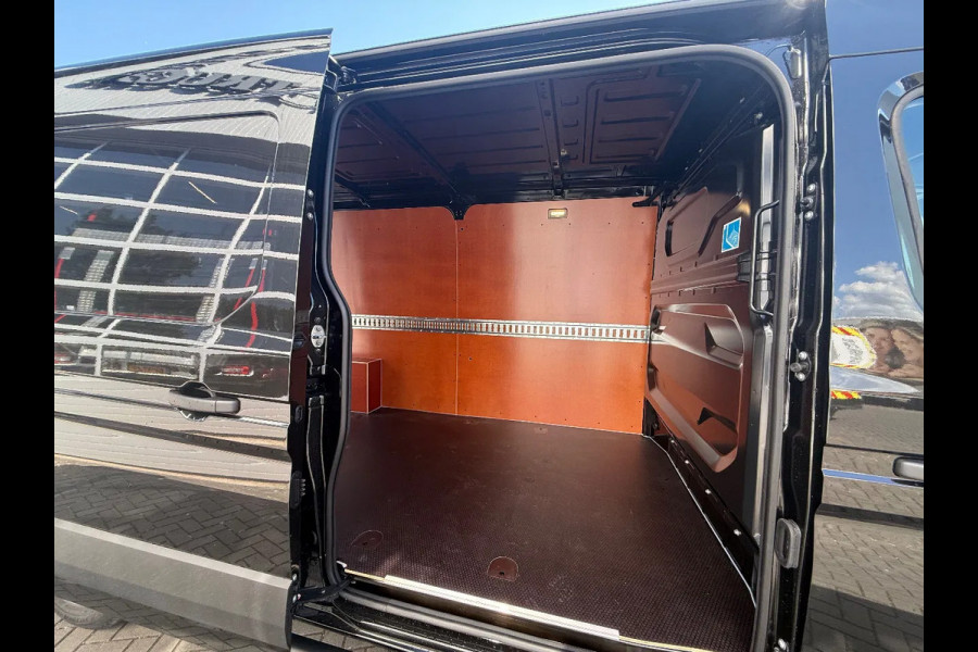 Renault Master RED EDITION 170pk L3H2 BPM VRIJ/ BETIMMERD/ SIDEBARS/ TREKHAAK/ CAMERA/ ALL WEATHER BANDEN/ RIJKLAAR!!!