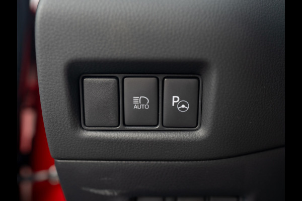 Toyota C-HR 1.8 Hybrid GR-Sport | Bi-Tone | Trekhaak | Dodehoek sensoren | Stoel & Stuur verw. | 19'' | Prijs Rijklaar!!