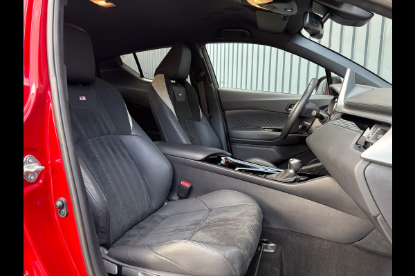 Toyota C-HR 1.8 Hybrid GR-Sport | Bi-Tone | Trekhaak | Dodehoek sensoren | Stoel & Stuur verw. | 19'' | Prijs Rijklaar!!