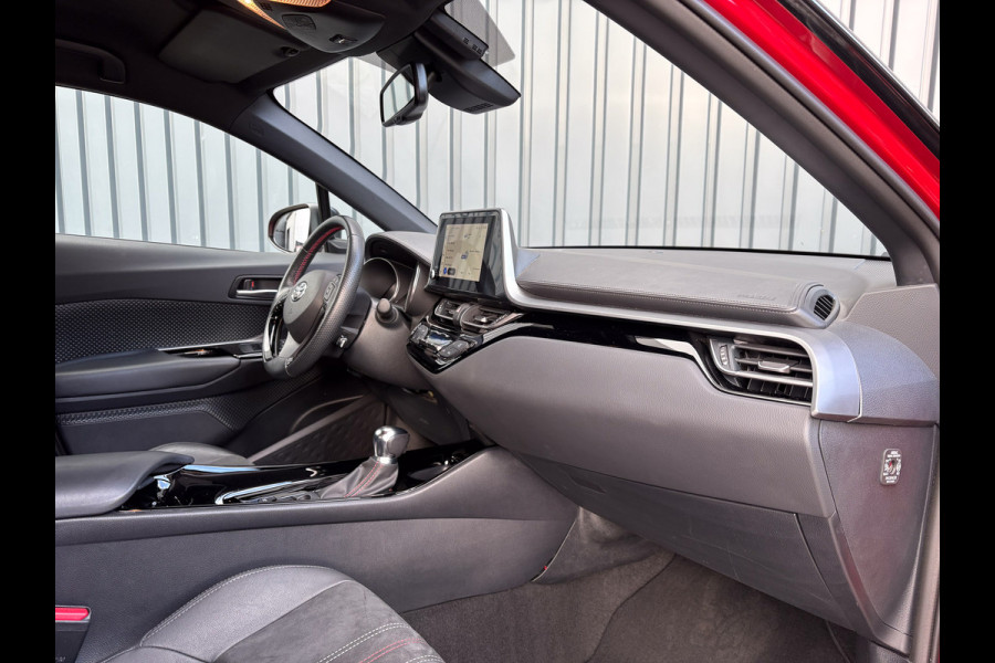 Toyota C-HR 1.8 Hybrid GR-Sport | Bi-Tone | Trekhaak | Dodehoek sensoren | Stoel & Stuur verw. | 19'' | Prijs Rijklaar!!