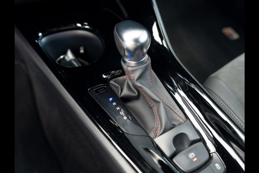 Toyota C-HR 1.8 Hybrid GR-Sport | Bi-Tone | Trekhaak | Dodehoek sensoren | Stoel & Stuur verw. | 19'' | Prijs Rijklaar!!