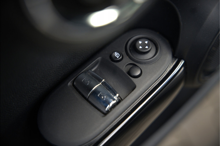 MINI Mini Electric Yours 33 kWh | Panoramadak | Harman Kardon | Head-Up Display | Union Jack | Black Pack | BTW | Stoelverwarming | Keyless | Apple Carplay | Navigatie | Camera | Parkeersensoren | Warmtepomp | Leer | Cruise