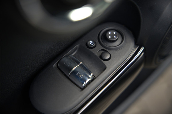 MINI Mini Electric Yours 33 kWh | Panoramadak | Harman Kardon | Head-Up Display | Union Jack | Black Pack | BTW | Stoelverwarming | Keyless | Apple Carplay | Navigatie | Camera | Parkeersensoren | Warmtepomp | Leer | Cruise