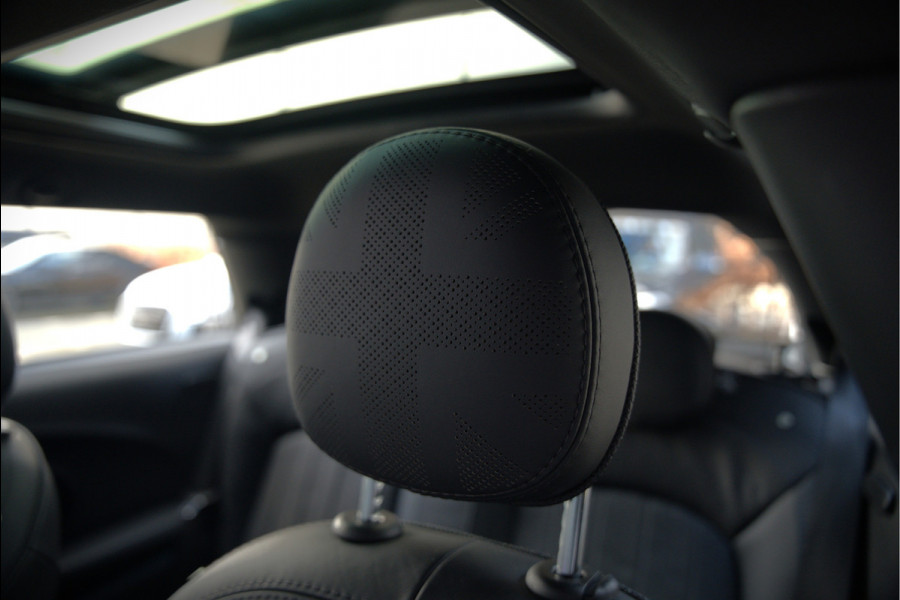 MINI Mini Electric Yours 33 kWh | Panoramadak | Harman Kardon | Head-Up Display | Union Jack | Black Pack | BTW | Stoelverwarming | Keyless | Apple Carplay | Navigatie | Camera | Parkeersensoren | Warmtepomp | Leer | Cruise