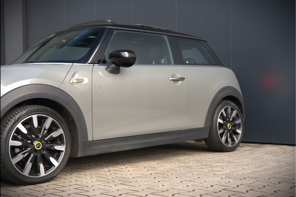 MINI Mini Electric Yours 33 kWh | Panoramadak | Harman Kardon | Head-Up Display | Union Jack | Black Pack | BTW | Stoelverwarming | Keyless | Apple Carplay | Navigatie | Camera | Parkeersensoren | Warmtepomp | Leer | Cruise