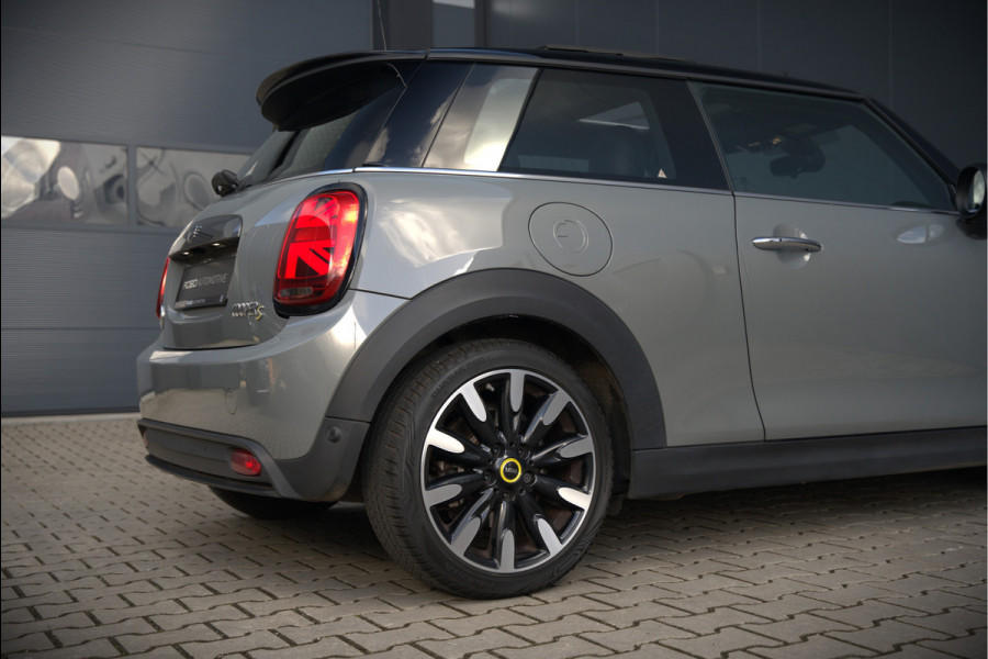 MINI Mini Electric Yours 33 kWh | Panoramadak | Harman Kardon | Head-Up Display | Union Jack | Black Pack | BTW | Stoelverwarming | Keyless | Apple Carplay | Navigatie | Camera | Parkeersensoren | Warmtepomp | Leer | Cruise