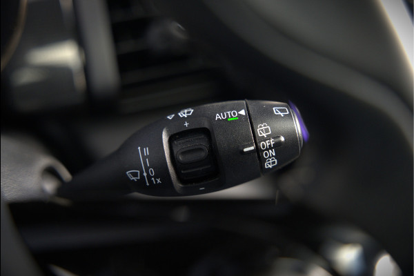 MINI Mini Electric Yours 33 kWh | Panoramadak | Harman Kardon | Head-Up Display | Union Jack | Black Pack | BTW | Stoelverwarming | Keyless | Apple Carplay | Navigatie | Camera | Parkeersensoren | Warmtepomp | Leer | Cruise