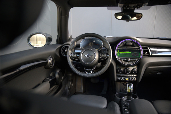 MINI Mini Electric Yours 33 kWh | Panoramadak | Harman Kardon | Head-Up Display | Union Jack | Black Pack | BTW | Stoelverwarming | Keyless | Apple Carplay | Navigatie | Camera | Parkeersensoren | Warmtepomp | Leer | Cruise