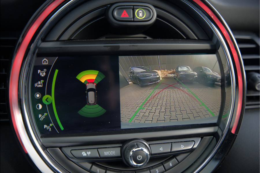 MINI Mini Electric Yours 33 kWh | Panoramadak | Harman Kardon | Head-Up Display | Union Jack | Black Pack | BTW | Stoelverwarming | Keyless | Apple Carplay | Navigatie | Camera | Parkeersensoren | Warmtepomp | Leer | Cruise