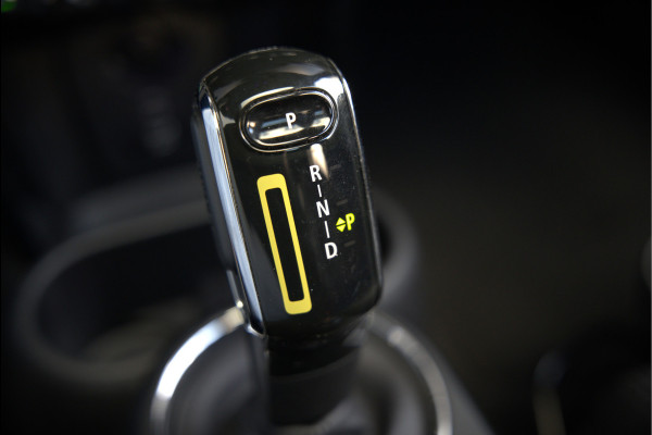 MINI Mini Electric Yours 33 kWh | Panoramadak | Harman Kardon | Head-Up Display | Union Jack | Black Pack | BTW | Stoelverwarming | Keyless | Apple Carplay | Navigatie | Camera | Parkeersensoren | Warmtepomp | Leer | Cruise