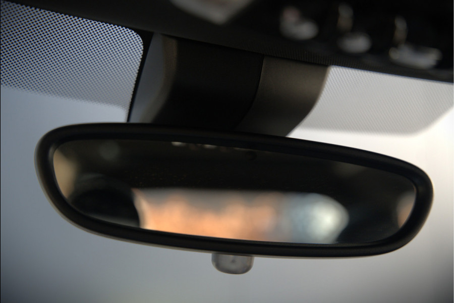 MINI Mini Electric Yours 33 kWh | Panoramadak | Harman Kardon | Head-Up Display | Union Jack | Black Pack | BTW | Stoelverwarming | Keyless | Apple Carplay | Navigatie | Camera | Parkeersensoren | Warmtepomp | Leer | Cruise