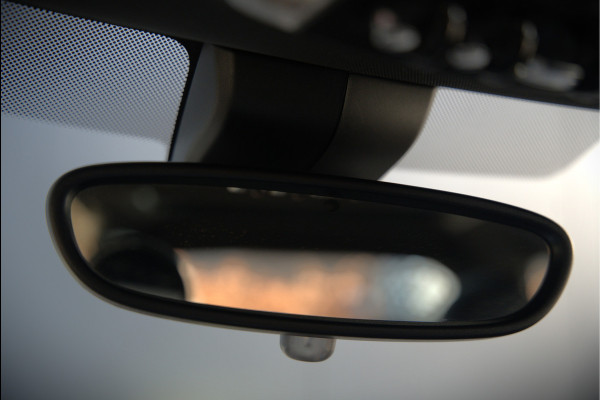 MINI Mini Electric Yours 33 kWh | Panoramadak | Harman Kardon | Head-Up Display | Union Jack | Black Pack | BTW | Stoelverwarming | Keyless | Apple Carplay | Navigatie | Camera | Parkeersensoren | Warmtepomp | Leer | Cruise