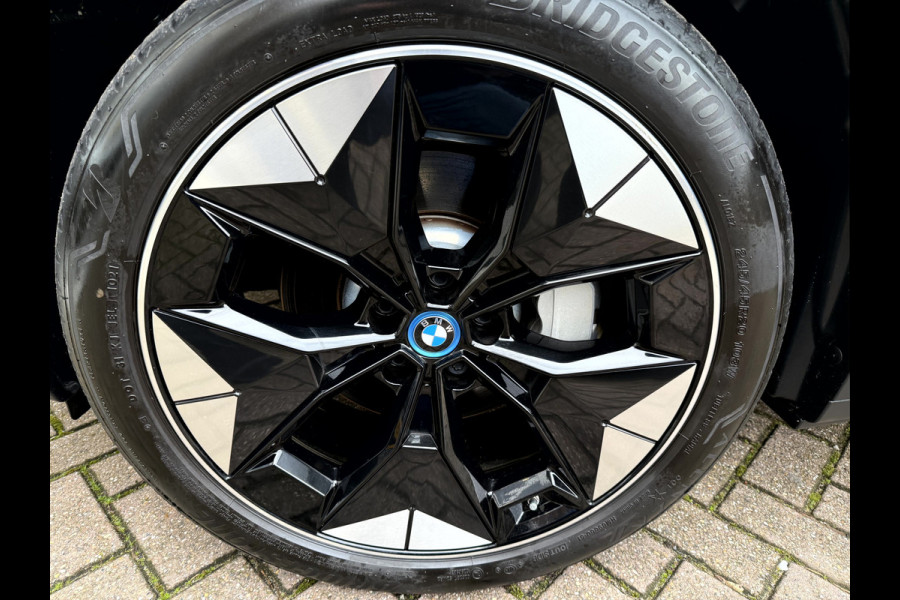 BMW iX3 High Executive 80 kWh Panoramadak, 360 Camera, Trekhaak, Harman/Kardon