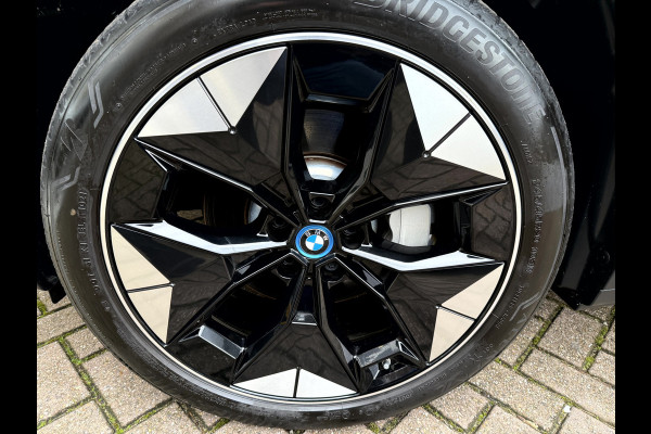 BMW iX3 High Executive 80 kWh Panoramadak, 360 Camera, Trekhaak, Harman/Kardon