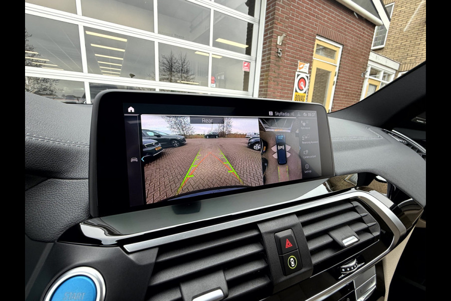 BMW iX3 High Executive 80 kWh Panoramadak, 360 Camera, Trekhaak, Harman/Kardon