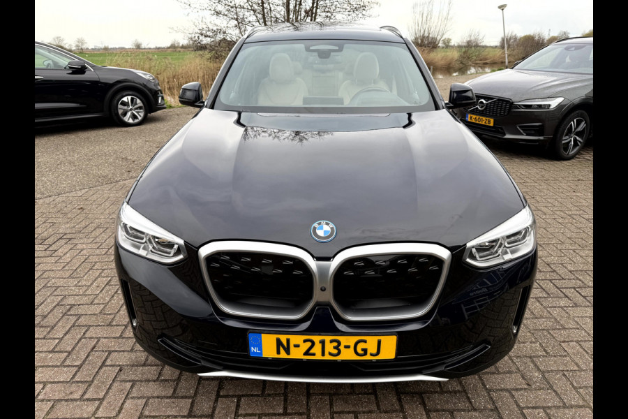 BMW iX3 High Executive 80 kWh Panoramadak, 360 Camera, Trekhaak, Harman/Kardon