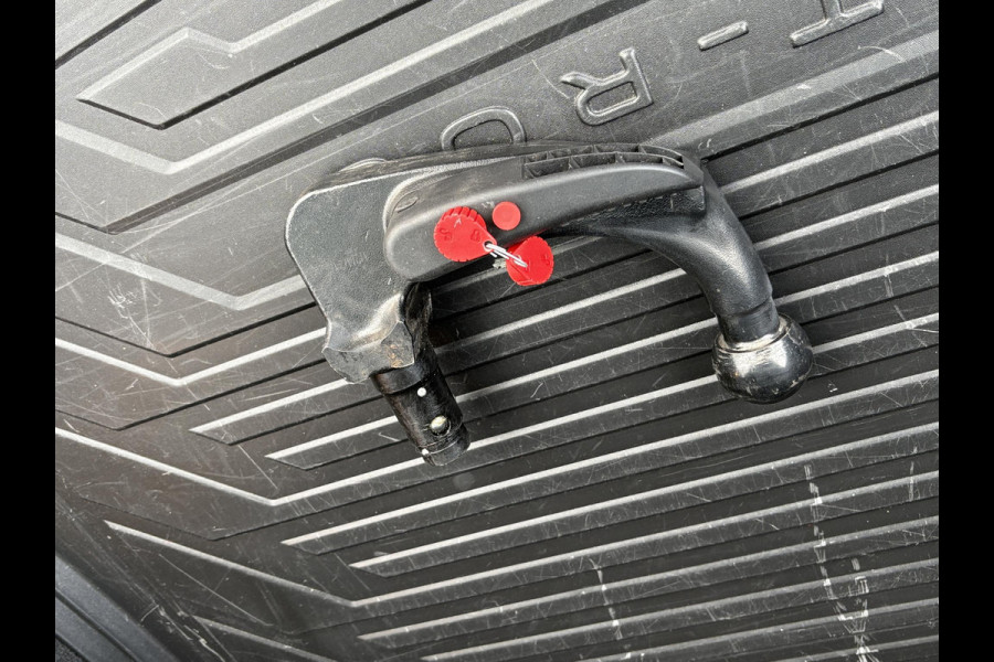 Volkswagen T-Roc 1.5 TSI Sport Business R-Line | VOL! | Afneembare Trekhaak | Panoramadak | Beats Audio | Stoelverwarming | Adaptive Cruise |