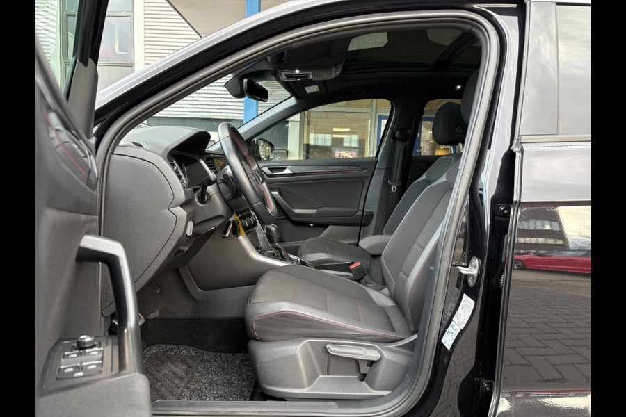 Volkswagen T-Roc 1.5 TSI Sport Business R-Line | VOL! | Afneembare Trekhaak | Panoramadak | Beats Audio | Stoelverwarming | Adaptive Cruise |