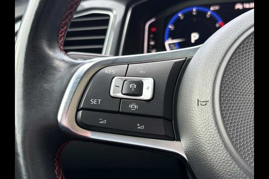 Volkswagen T-Roc 1.5 TSI Sport Business R-Line | VOL! | Afneembare Trekhaak | Panoramadak | Beats Audio | Stoelverwarming | Adaptive Cruise |