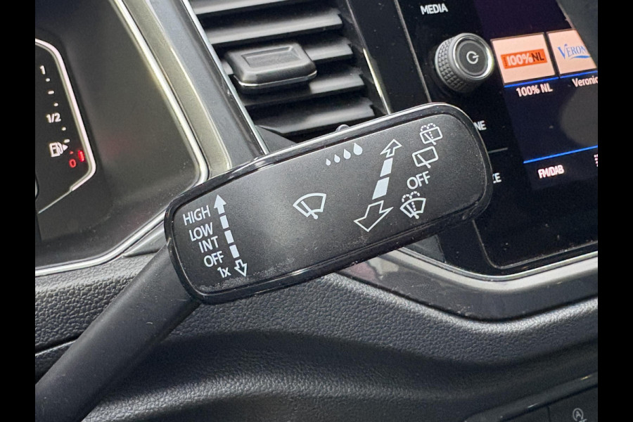 Volkswagen T-Roc 1.5 TSI Sport Business R-Line | VOL! | Afneembare Trekhaak | Panoramadak | Beats Audio | Stoelverwarming | Adaptive Cruise |