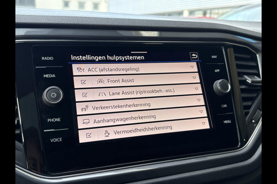Volkswagen T-Roc 1.5 TSI Sport Business R-Line | VOL! | Afneembare Trekhaak | Panoramadak | Beats Audio | Stoelverwarming | Adaptive Cruise |
