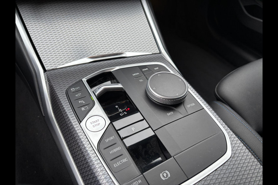 BMW 3 Serie Touring 320e Touring M-Sport PRO PHEV SHADOWLINE ADEPTIVE KOPLAMPEN 360 CAMERA DRIVER ASSIST HEAD-UP DISPLAY INNOVATION PAKKET