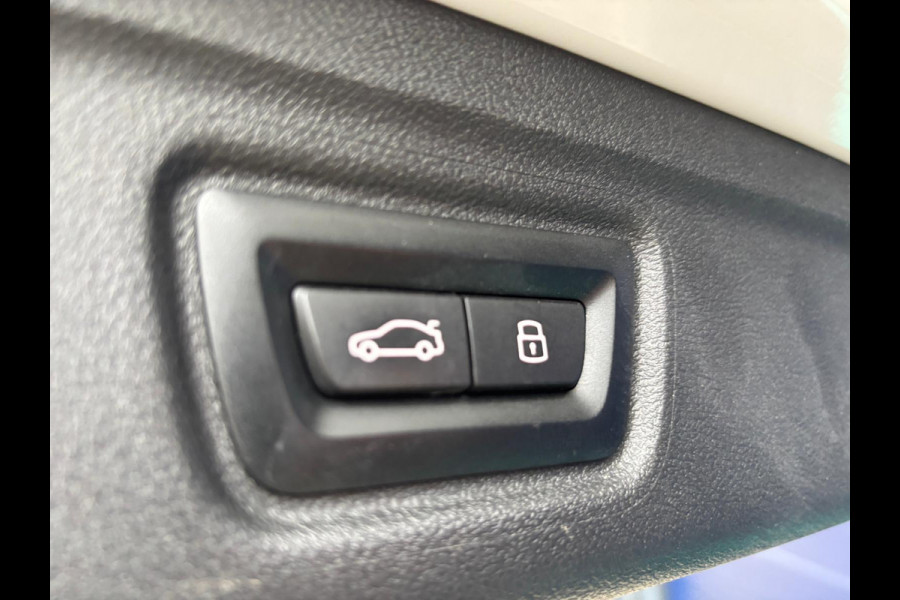 BMW 3 Serie Touring 320e Touring M-Sport PRO PHEV SHADOWLINE ADEPTIVE KOPLAMPEN 360 CAMERA DRIVER ASSIST HEAD-UP DISPLAY INNOVATION PAKKET