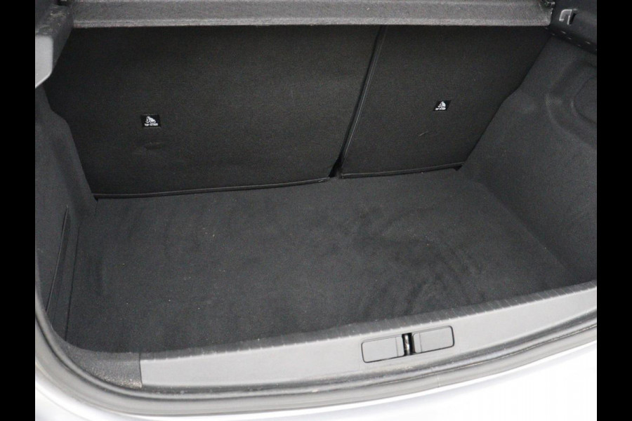 Peugeot e-208 EV GT 350 50 kWh | 27.200km NAP | SOH 93% | Stoelverwarming | Leder/Alcantara | Camera | Adaptive cruise | Carplay | Full LED | Navigatie | Climate control