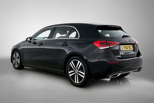 Mercedes-Benz A-Klasse 180 Business Solution Luxury (SFEERVERLICHTING, STOELVERWARMING, CAMERA, 1e EIGENAAR)