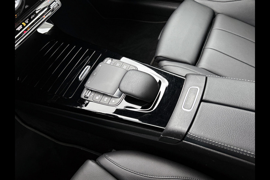 Mercedes-Benz A-Klasse 180 Business Solution Luxury (SFEERVERLICHTING, STOELVERWARMING, CAMERA, 1e EIGENAAR)