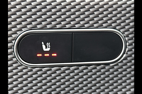 Mercedes-Benz A-Klasse 180 Business Solution Luxury (SFEERVERLICHTING, STOELVERWARMING, CAMERA, 1e EIGENAAR)