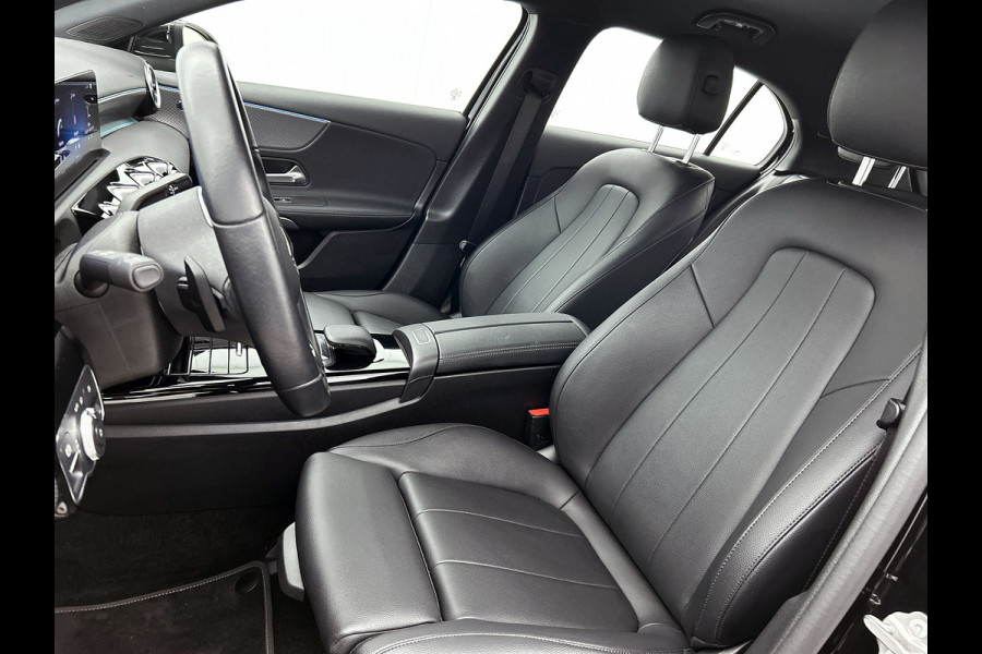 Mercedes-Benz A-Klasse 180 Business Solution Luxury (SFEERVERLICHTING, STOELVERWARMING, CAMERA, 1e EIGENAAR)