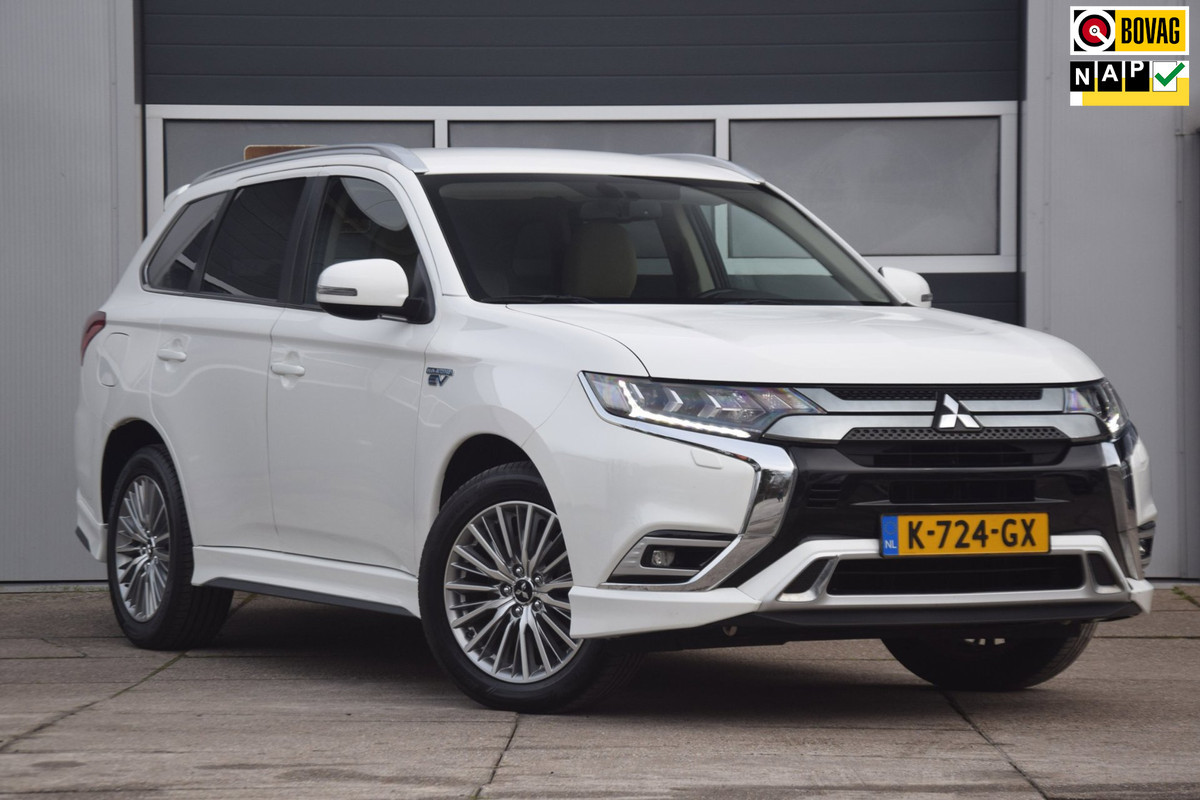 Mitsubishi Outlander 2.4 PHEV Pure+ Leer / Trekhaak / Side skirts