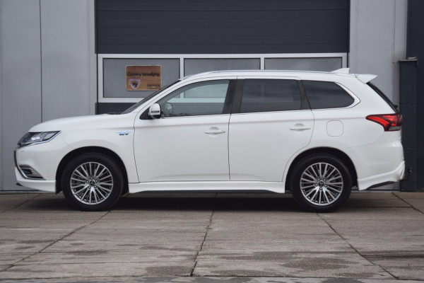 Mitsubishi Outlander 2.4 PHEV Pure+ Leer / Trekhaak / Side skirts