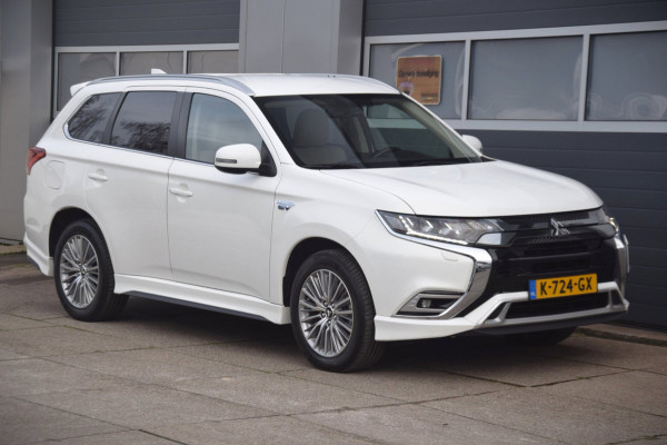 Mitsubishi Outlander 2.4 PHEV Pure+ Leer / Trekhaak / Side skirts