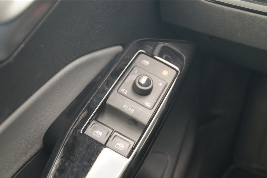 Volkswagen ID.3 First Max 58kWh -SOH91%-PANO-HUD-ECC-TREKHAAK-