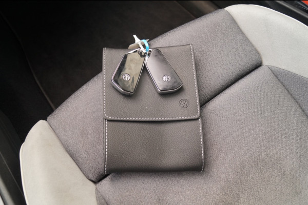 Volkswagen ID.3 First Max 58kWh -SOH91%-PANO-HUD-ECC-TREKHAAK-